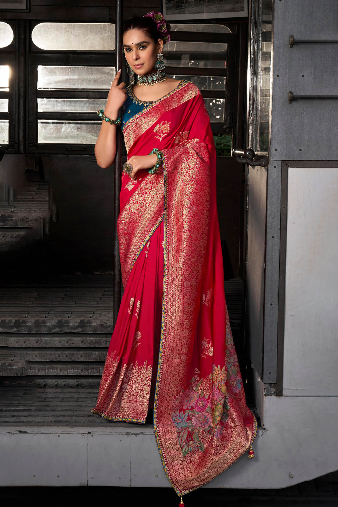 Elegant Red Pure Viscose Dola Silk Saree With Dissemble Blouse Piece