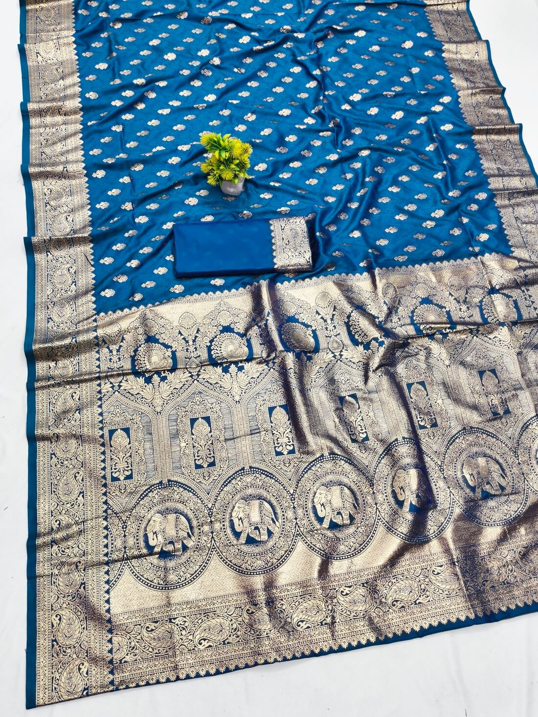 Glorious Blue Pure Zari Weaving Banarasi Silk Saree With Gratifying Blouse Piece
