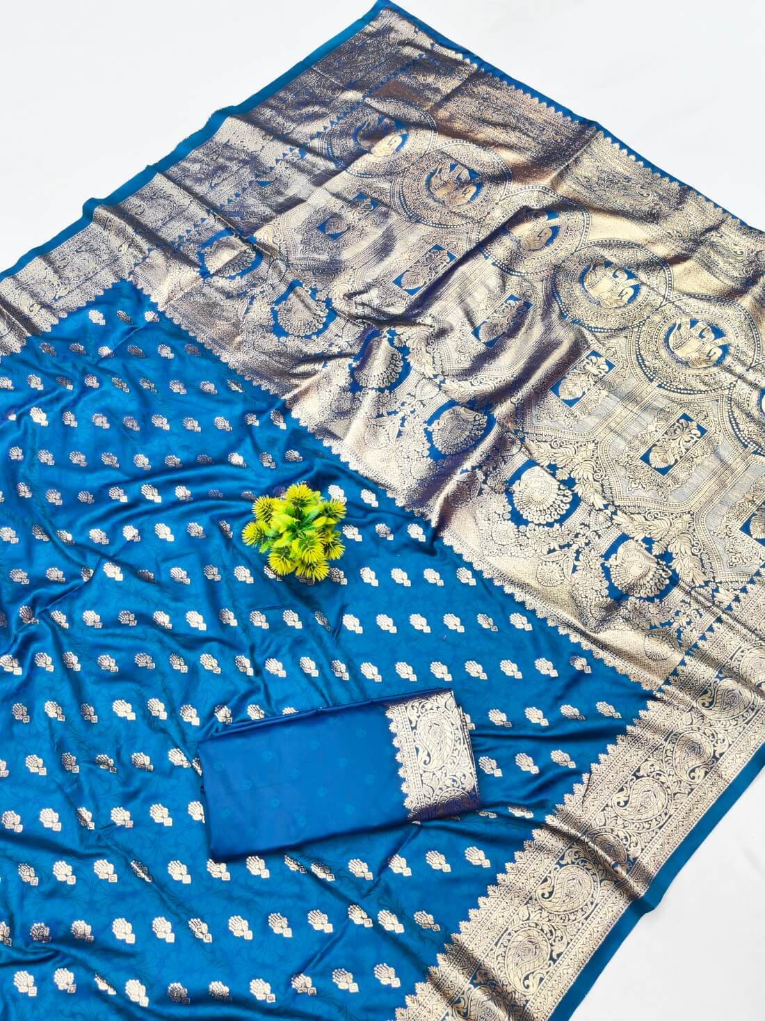 Glorious Blue Pure Zari Weaving Banarasi Silk Saree With Gratifying Blouse Piece