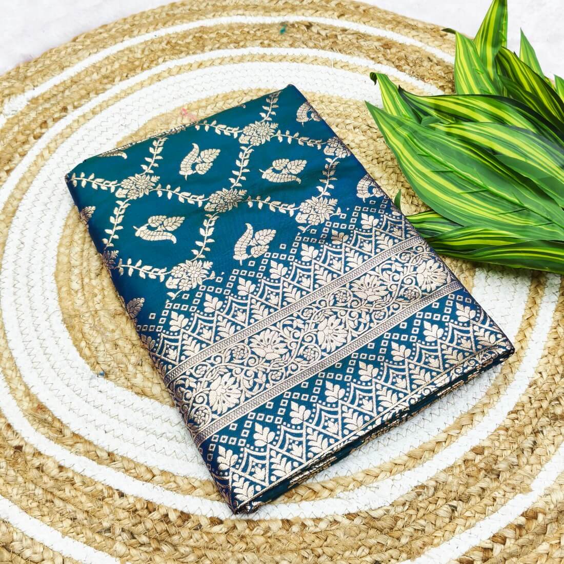 Proficient Rama Pure Zari Weaving Banarasi Silk Saree With Lissome Blouse Piece