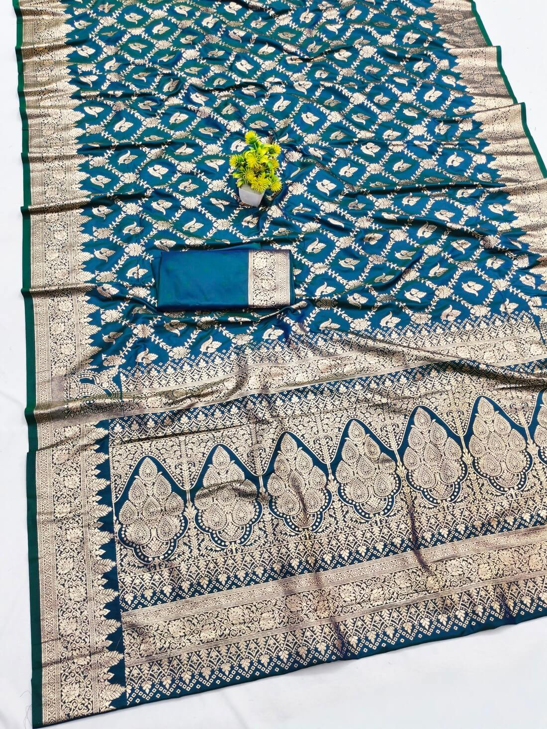 Proficient Rama Pure Zari Weaving Banarasi Silk Saree With Lissome Blouse Piece