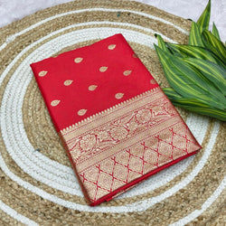 Phenomenal Red Pure Zari Weaving Banarasi Silk Saree With Unequalled Blouse Piece