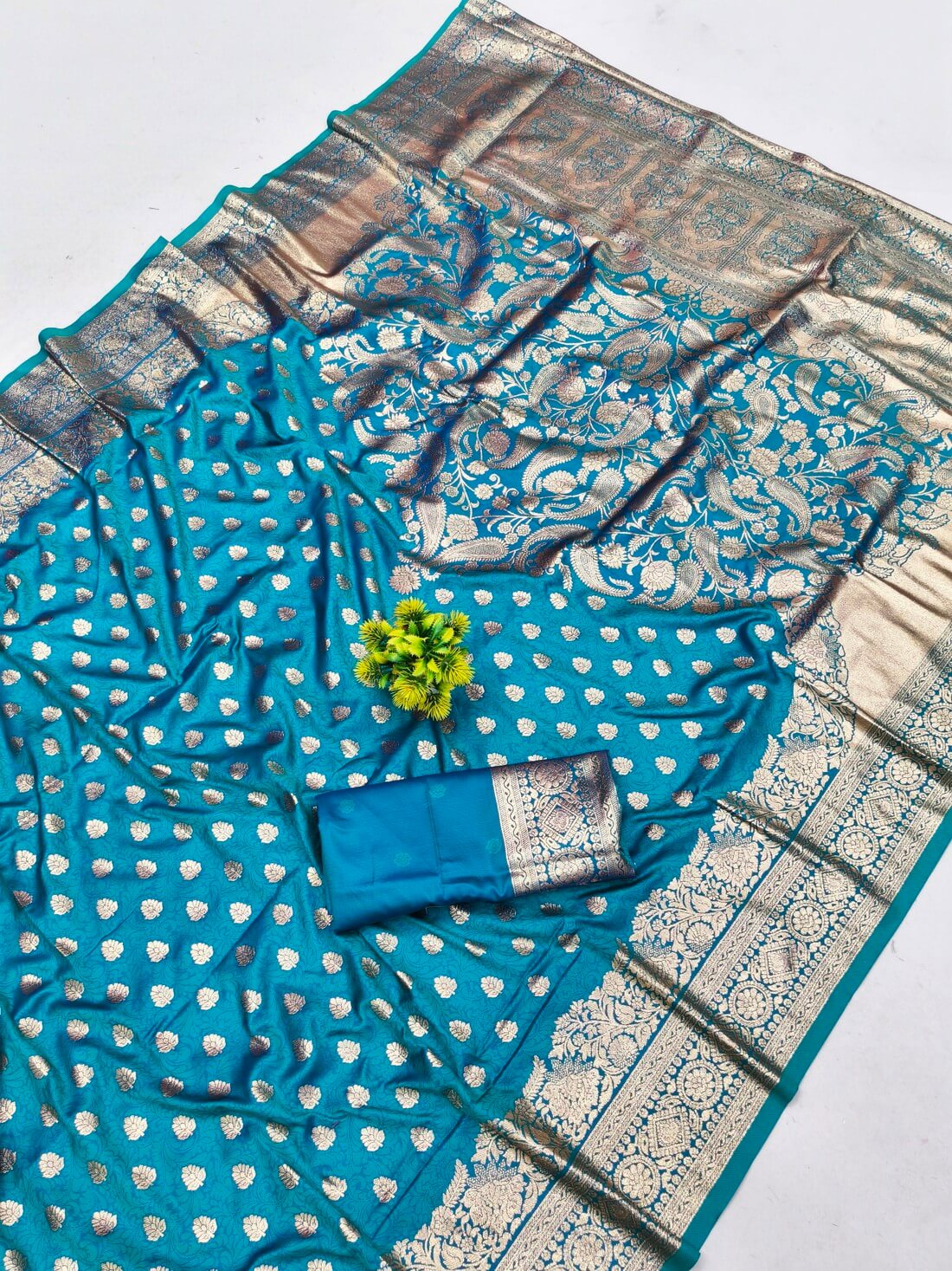 Pretty Firozi Pure Zari Weaving Banarasi Silk Saree With Exquisite Blouse Piece