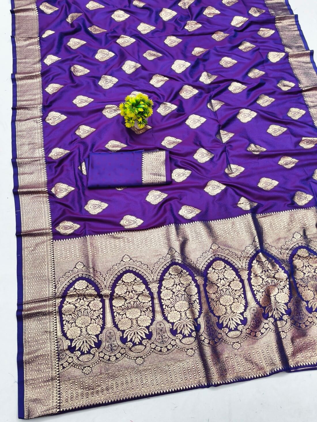 Whimsical Purple Pure Zari Weaving Banarasi Silk Saree With Improbable Blouse Piece