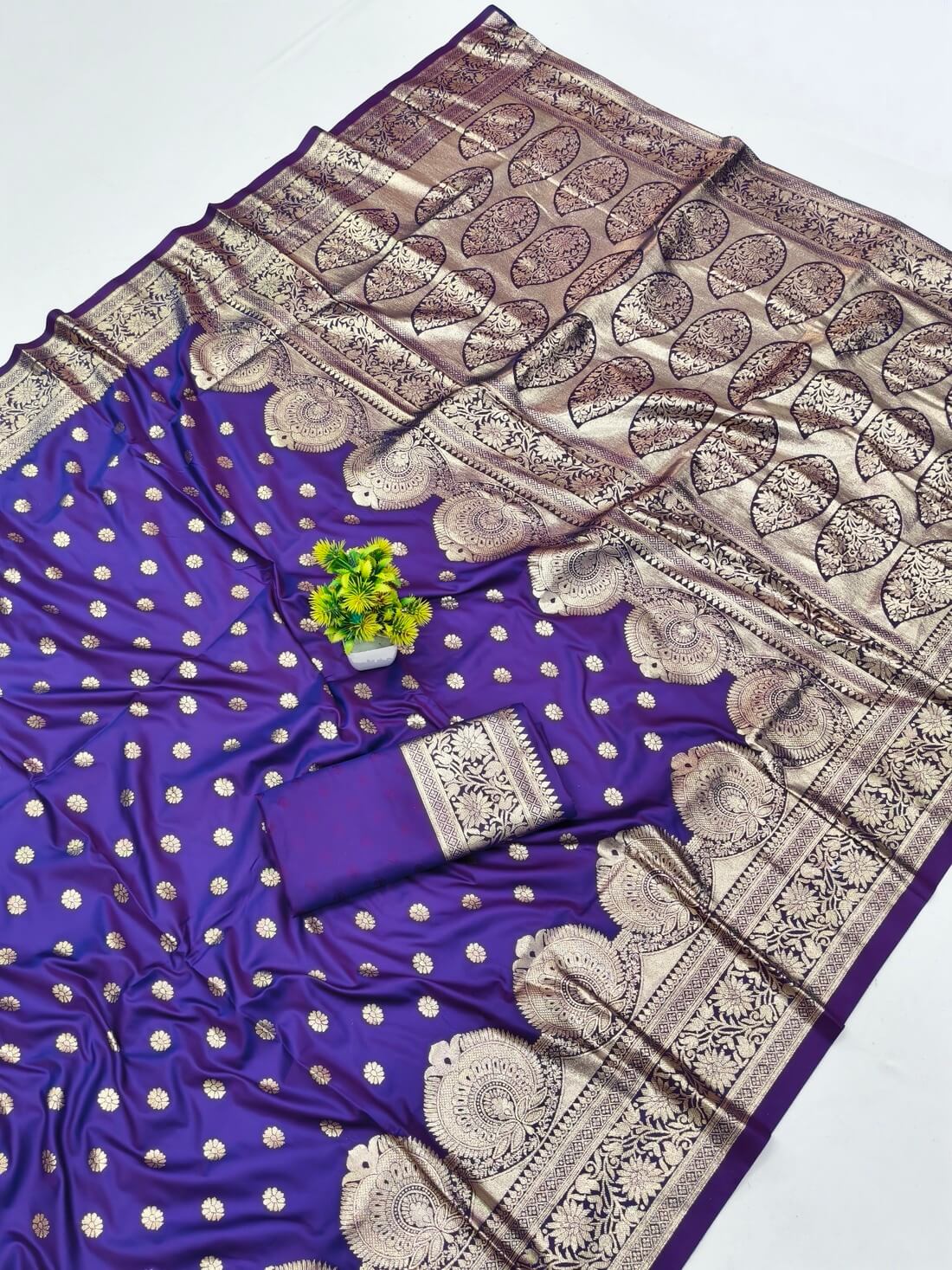 Sumptuous Purple Pure Zari Weaving Banarasi Silk Saree With Staggering Blouse Piece