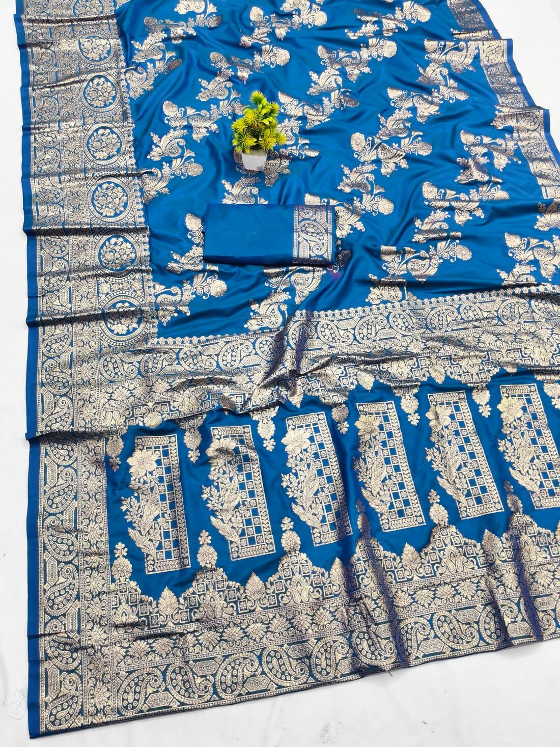 Ethereal Blue Pure Zari Weaving Banarasi Silk Saree With Lassitude Blouse Piece