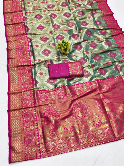 Fancifull Rama Kanjivaram Silk Saree With Staring Blouse Piece