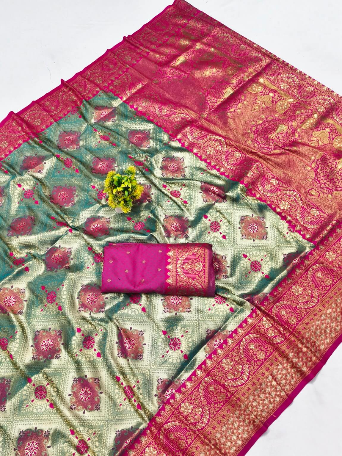 Fancifull Rama Kanjivaram Silk Saree With Staring Blouse Piece