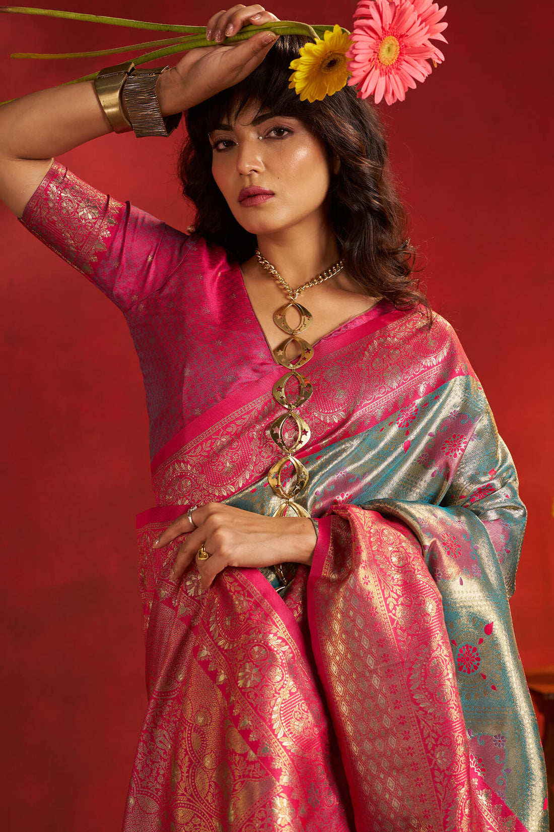 Fancifull Rama Kanjivaram Silk Saree With Staring Blouse Piece