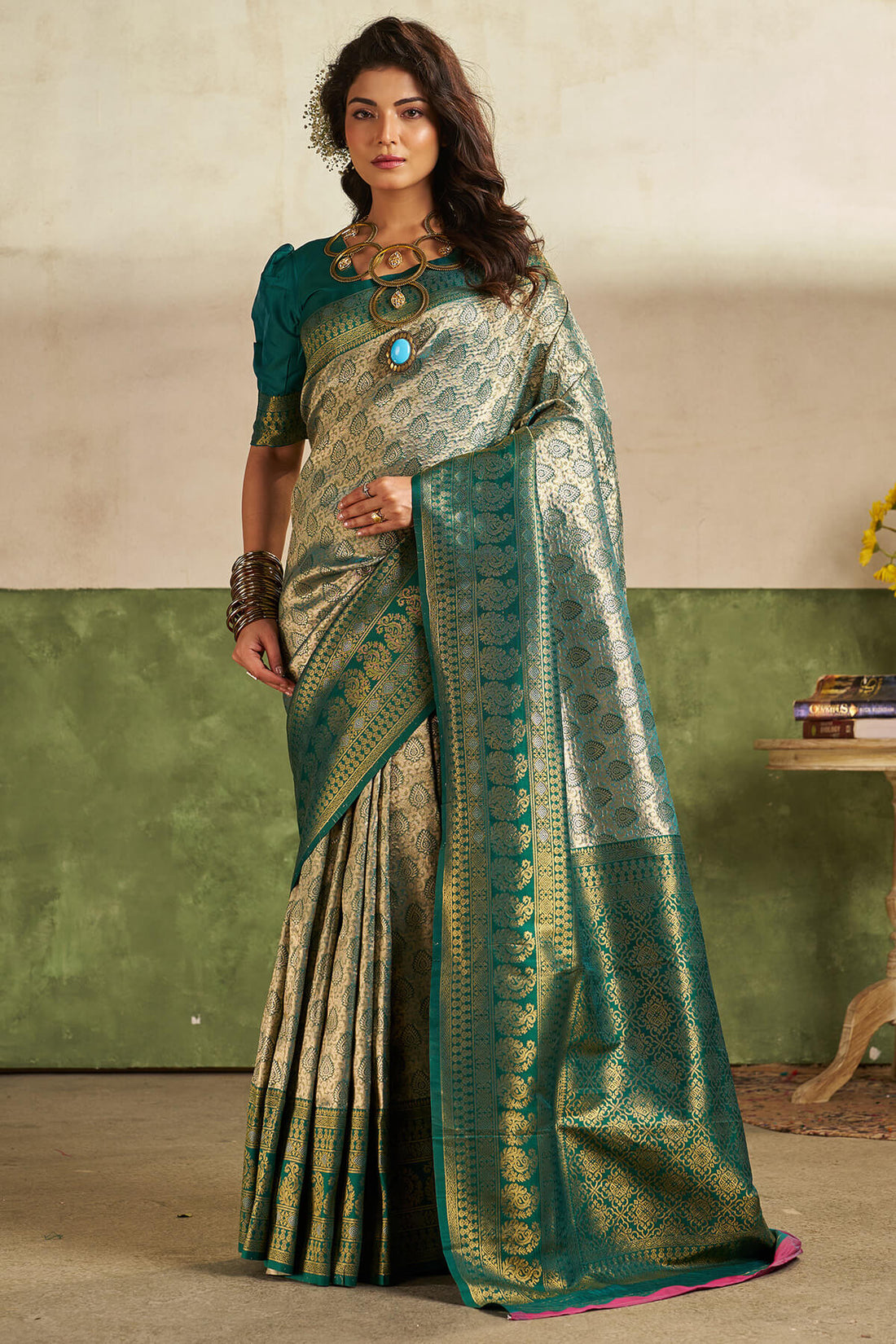 Surreptitious Green Kanjivaram Silk Saree With Super classy Blouse Piece