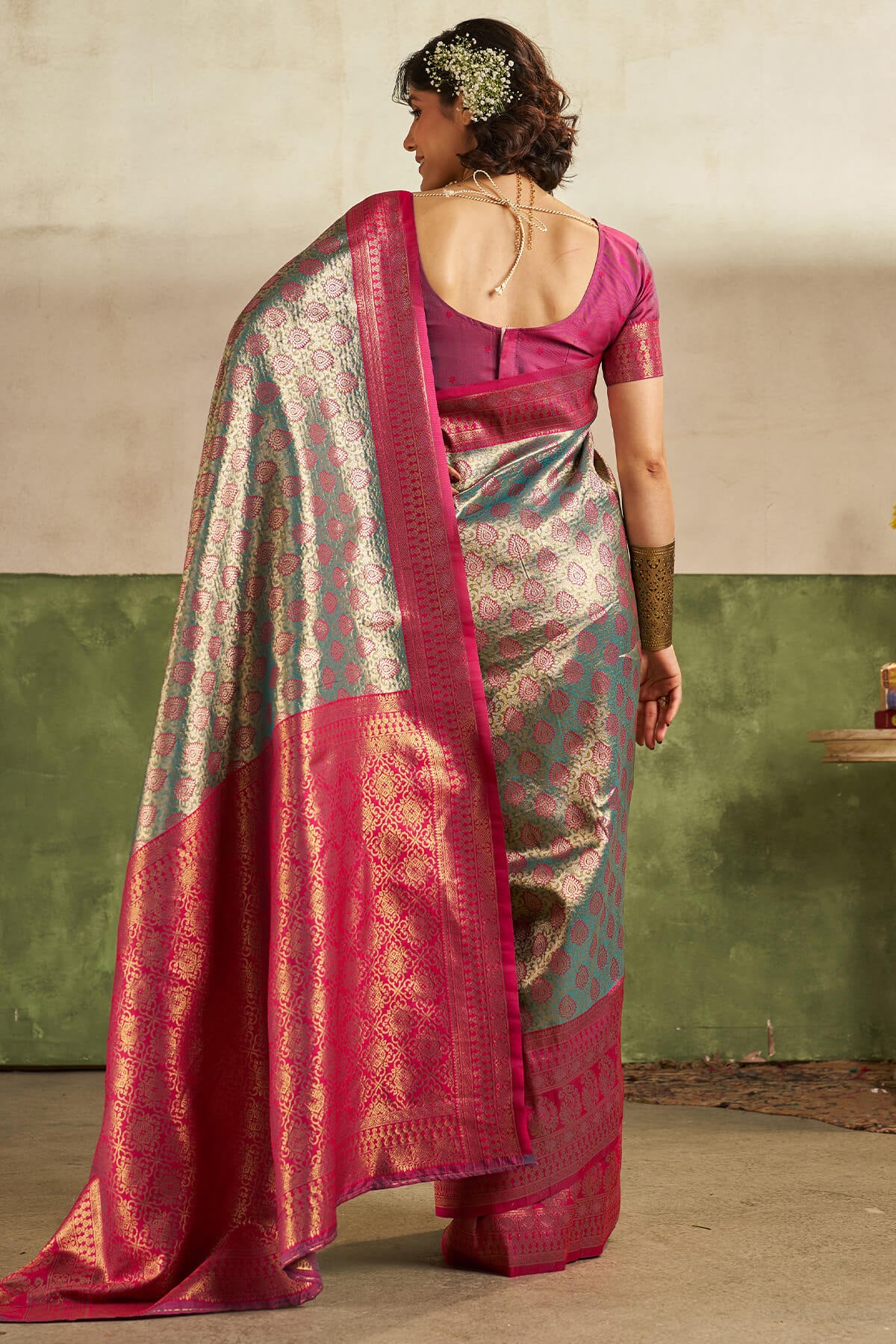 Ebullience Rama Kanjivaram Silk Saree With Extraordinary Blouse Piece