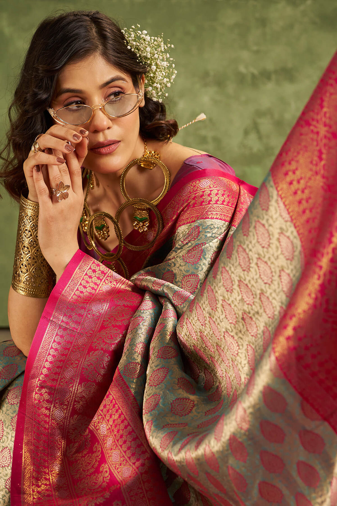 Ebullience Rama Kanjivaram Silk Saree With Extraordinary Blouse Piece