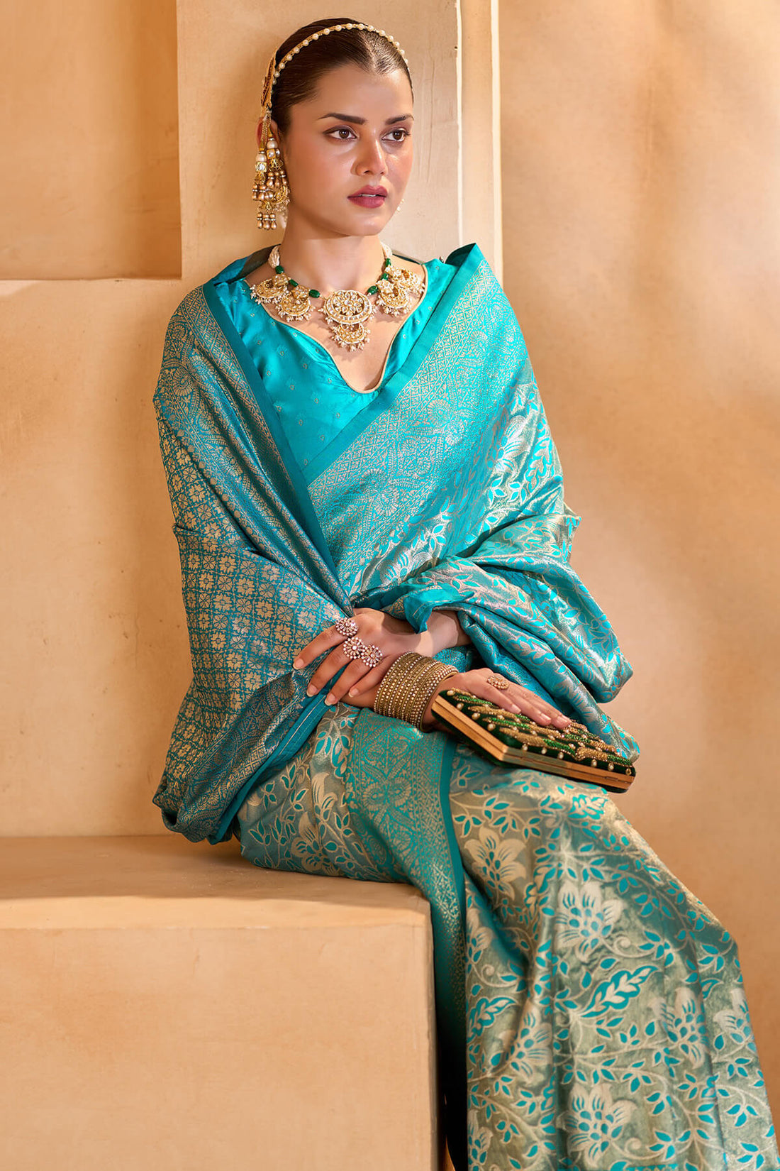 Sempiternal Firozi Kanjivaram Silk Saree With Unique Blouse Piece