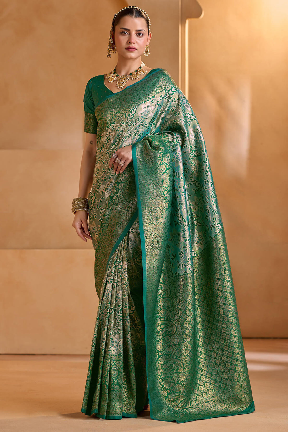 Ineffable Green Kanjivaram Silk Saree With Cynosure Blouse Piece