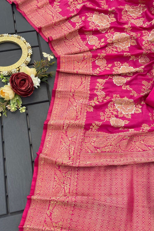 Load image into Gallery viewer, Mesmerising Dark Pink Soft Banarasi Silk Saree With Invaluable Blouse Piece
