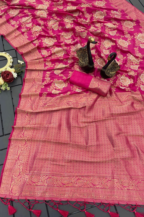 Load image into Gallery viewer, Mesmerising Dark Pink Soft Banarasi Silk Saree With Invaluable Blouse Piece
