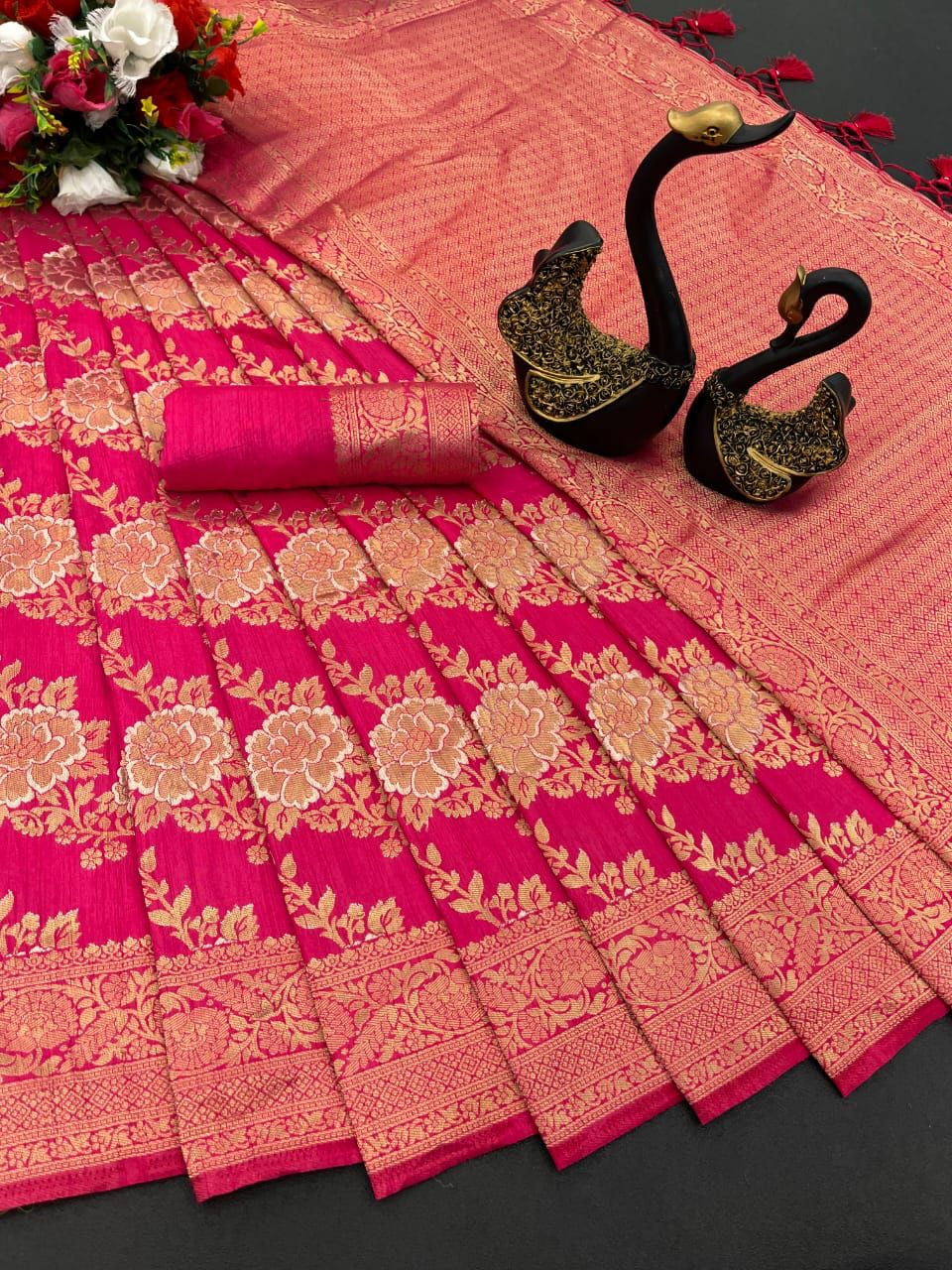 Mesmerising Dark Pink Soft Banarasi Silk Saree With Invaluable Blouse Piece