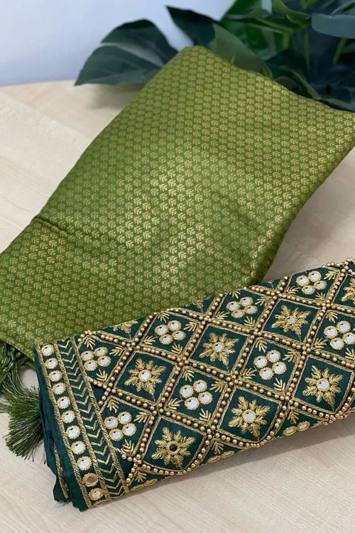 Load image into Gallery viewer, Beautiful Green Kanjivaram Silk Saree With Two Dazzling Blouse Piece
