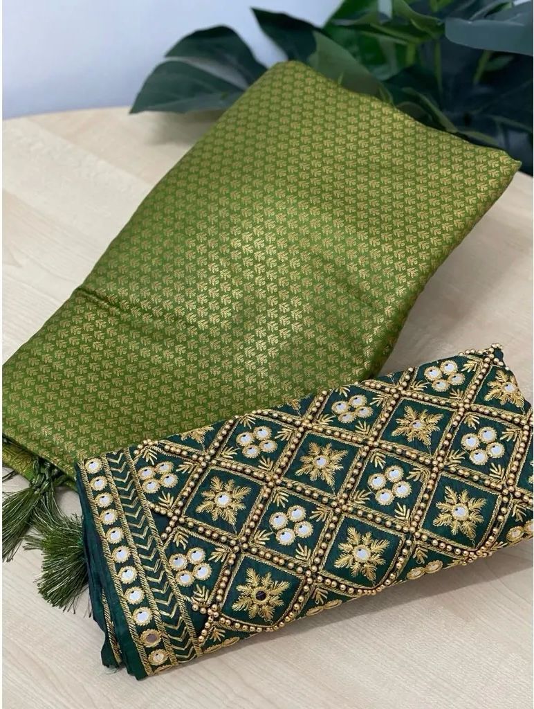 Beautiful Green Kanjivaram Silk Saree With Two Dazzling Blouse Piece