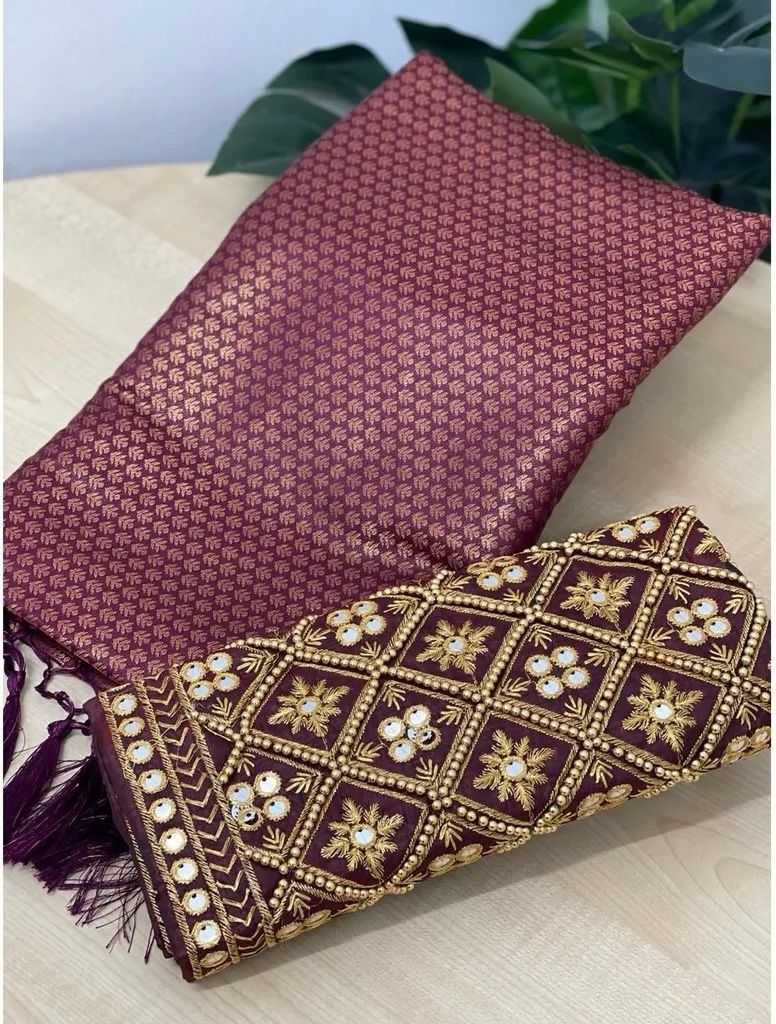 Hypnotic Wine Kanjivaram Silk Saree With Two Ravishing Blouse Piece