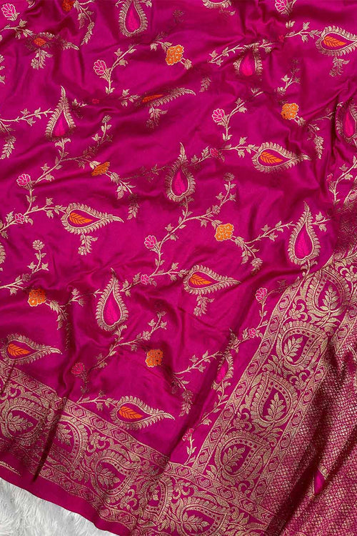 Load image into Gallery viewer, Chatoyant Dark Pink Soft Banarasi Silk Saree With Sempiternal Blouse Piece
