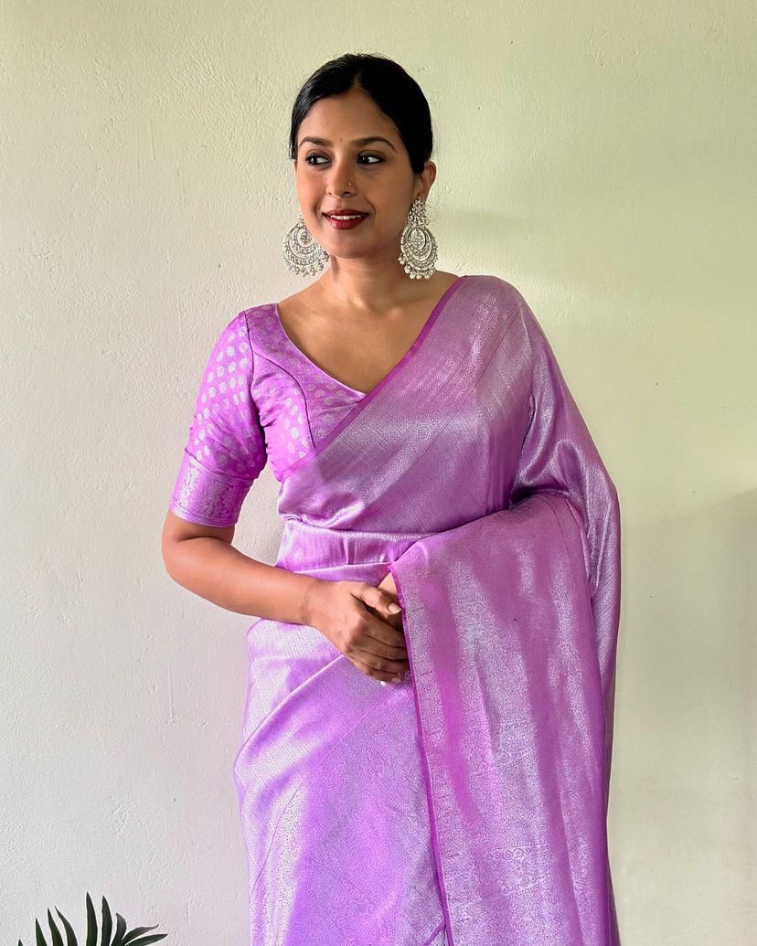 Charming Lavender Kanjivaram Silk Saree With Flattering Blouse Piece