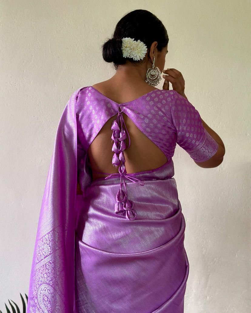 Charming Lavender Kanjivaram Silk Saree With Flattering Blouse Piece