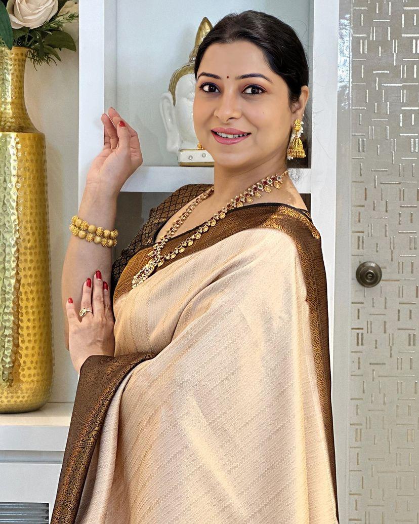 Gorgeous Beige Kanjivaram Silk Saree With Flameboyant Blouse Piece