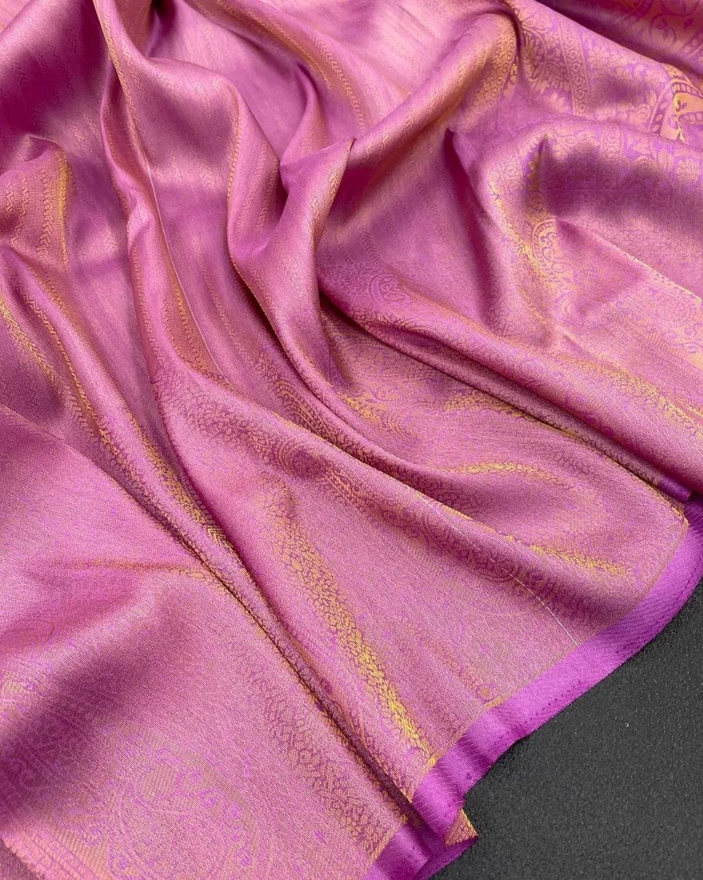 Petrichor Pink Kanjivaram Silk Saree With Seraglio Blouse Piece