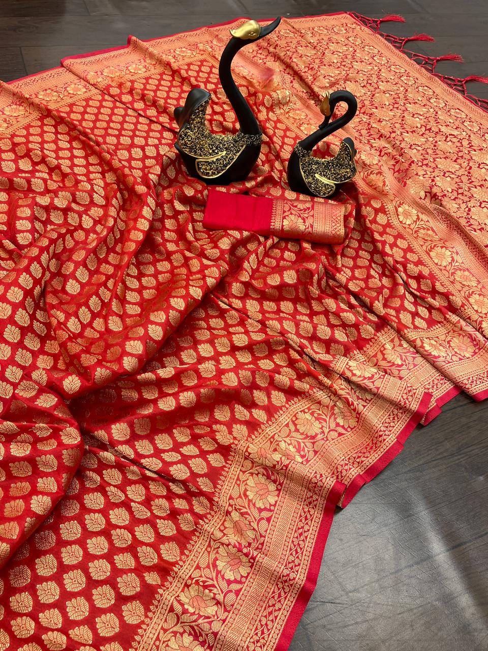 Stunner Red Soft Banarasi Silk Saree With Ideal Blouse Piece