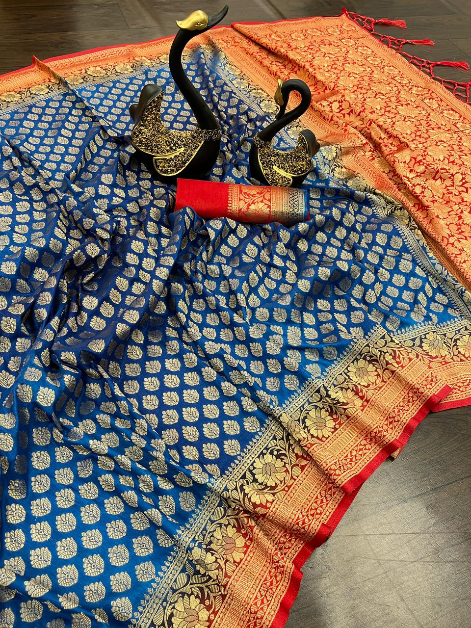 Excellent Royal Blue Soft Banarasi Silk Saree With Conflate Blouse Piece