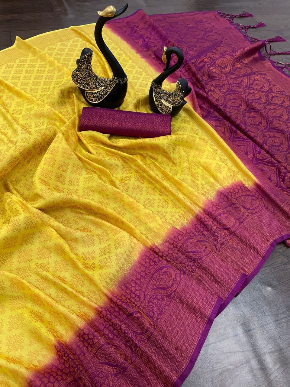 Ephemeral Yellow Soft Banarasi Silk Saree With Moiety Blouse Piece