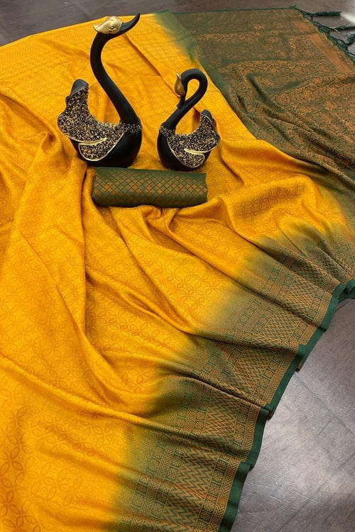 Load image into Gallery viewer, Ravishing Mustard Kanjivaram Silk Saree With Majesty Blouse Piece
