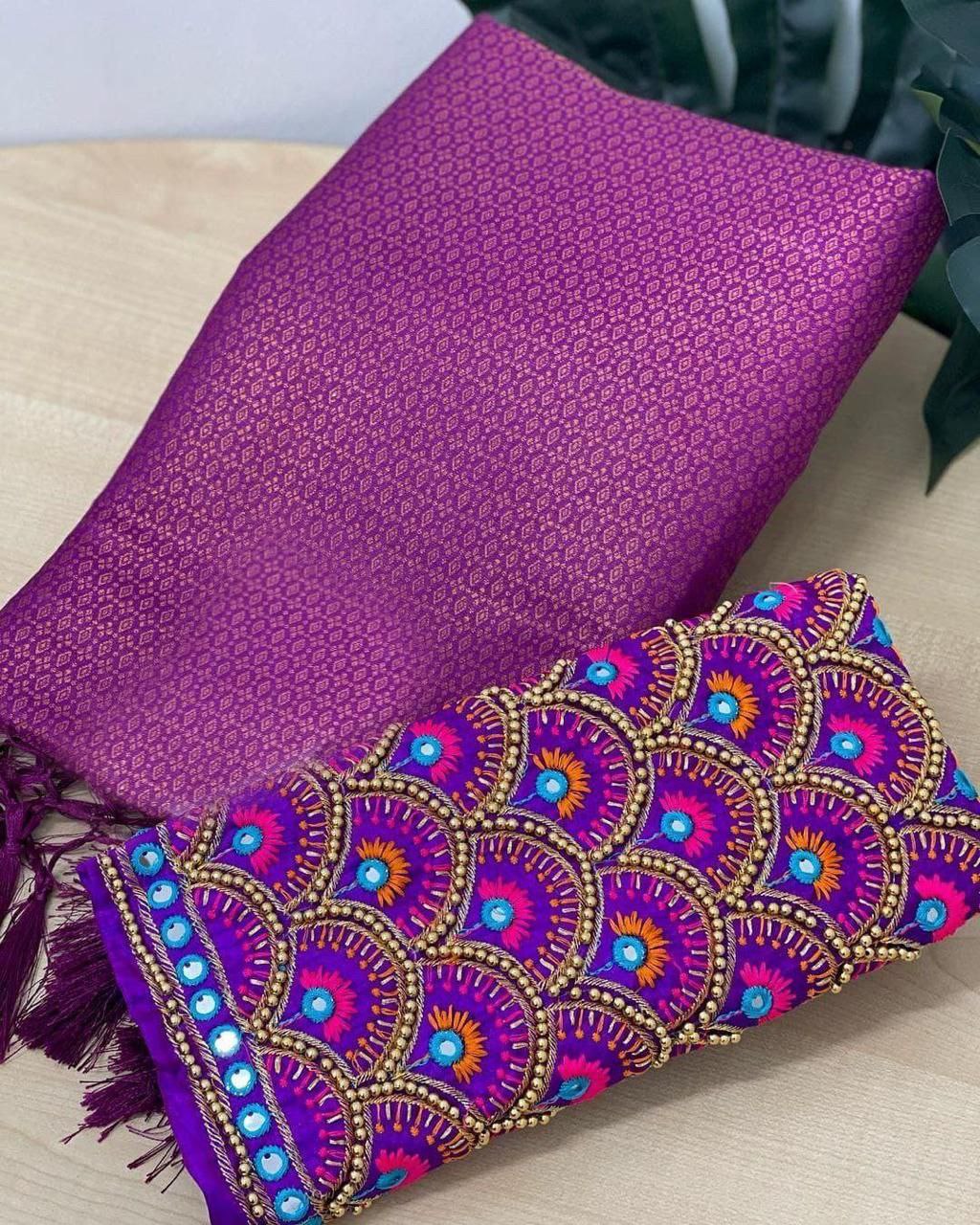 Tempting Purple Kanjivaram Silk Saree With Two Radiant Blouse Piece