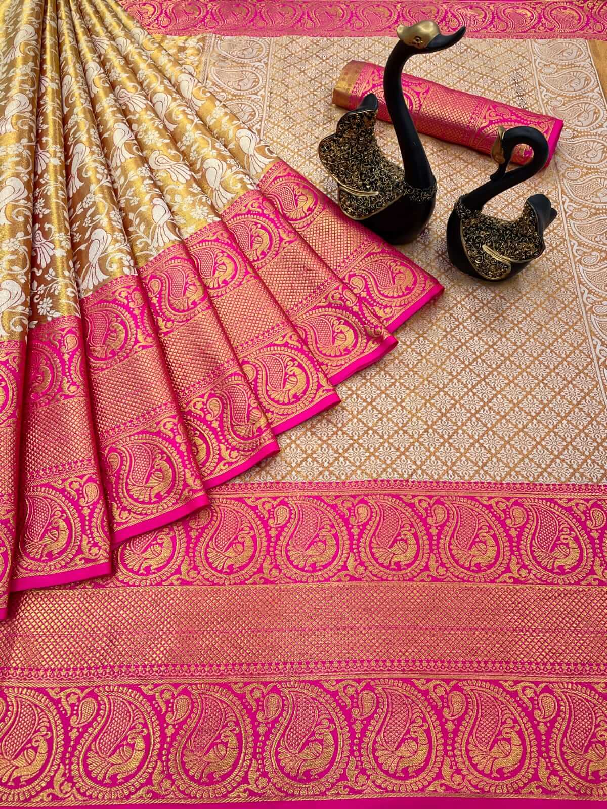 Glorious Dark Pink Kanjivaram Silk Saree With Exceptional Blouse Piece