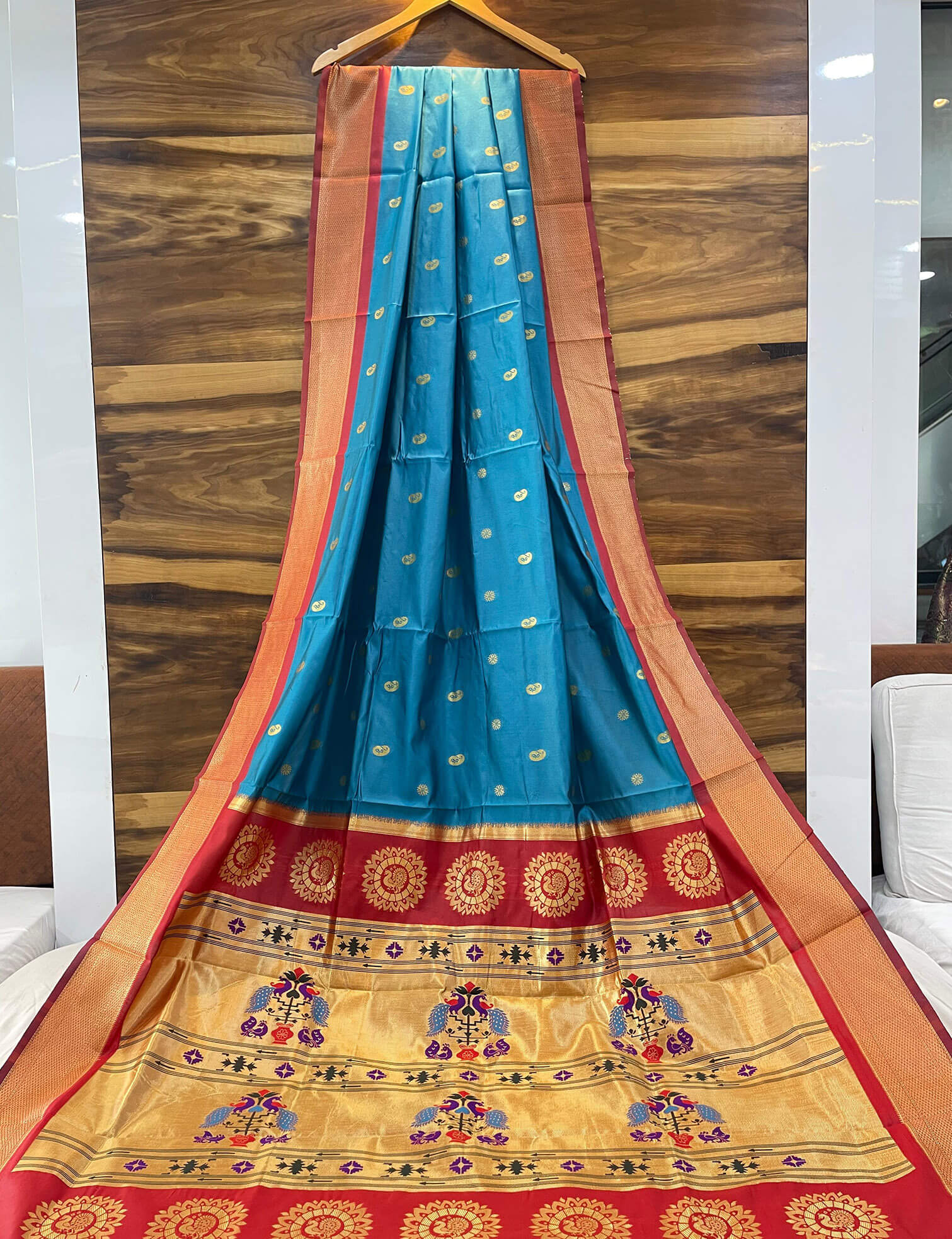 Lissome Firozi Paithani Silk Saree With Redolent Blouse Piece