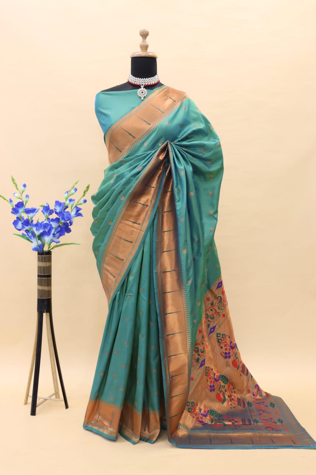 Ethnic Rama Paithani Silk Saree With Desirable Blouse Piece