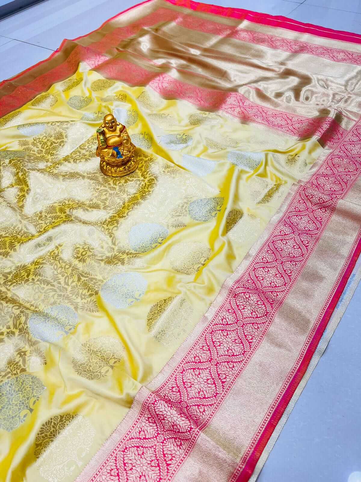 Tremendous Yellow Banarasi Silk Saree With Comely Blouse Piece