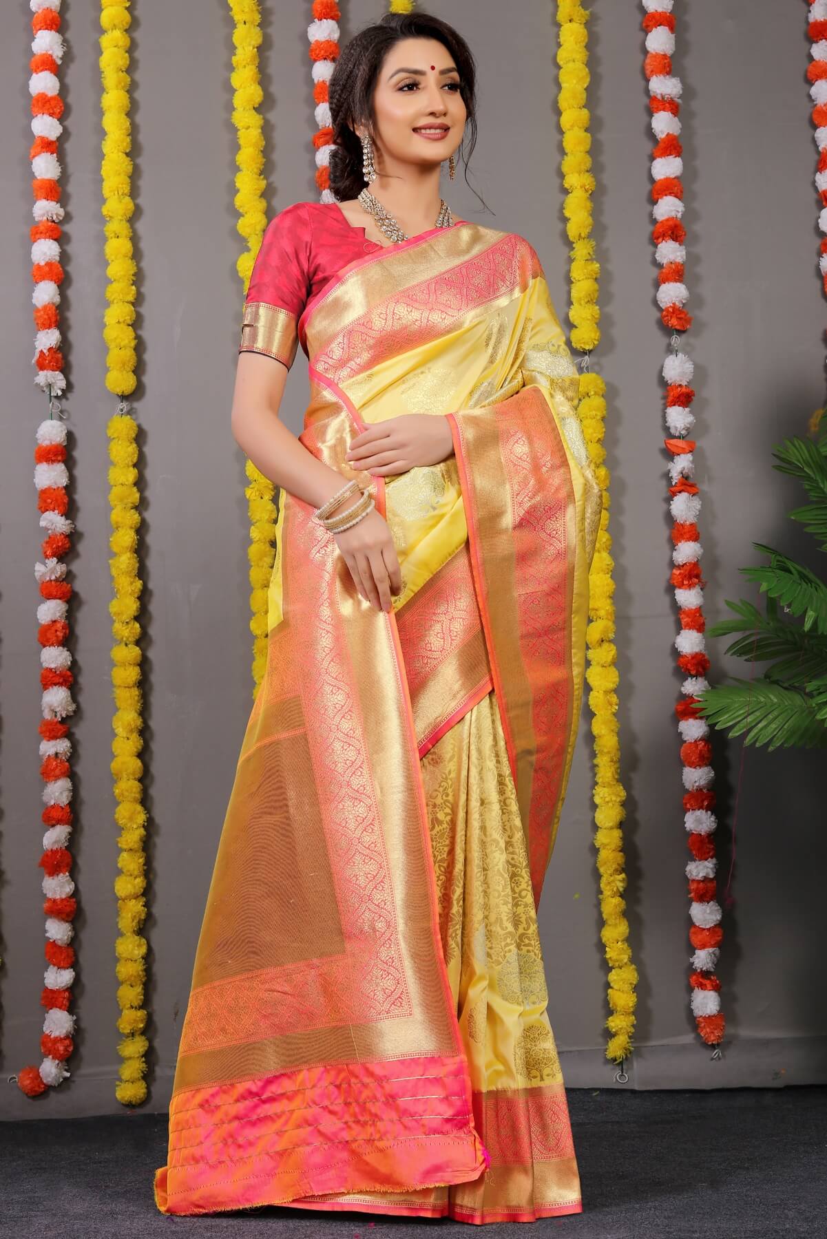 Tremendous Yellow Banarasi Silk Saree With Comely Blouse Piece