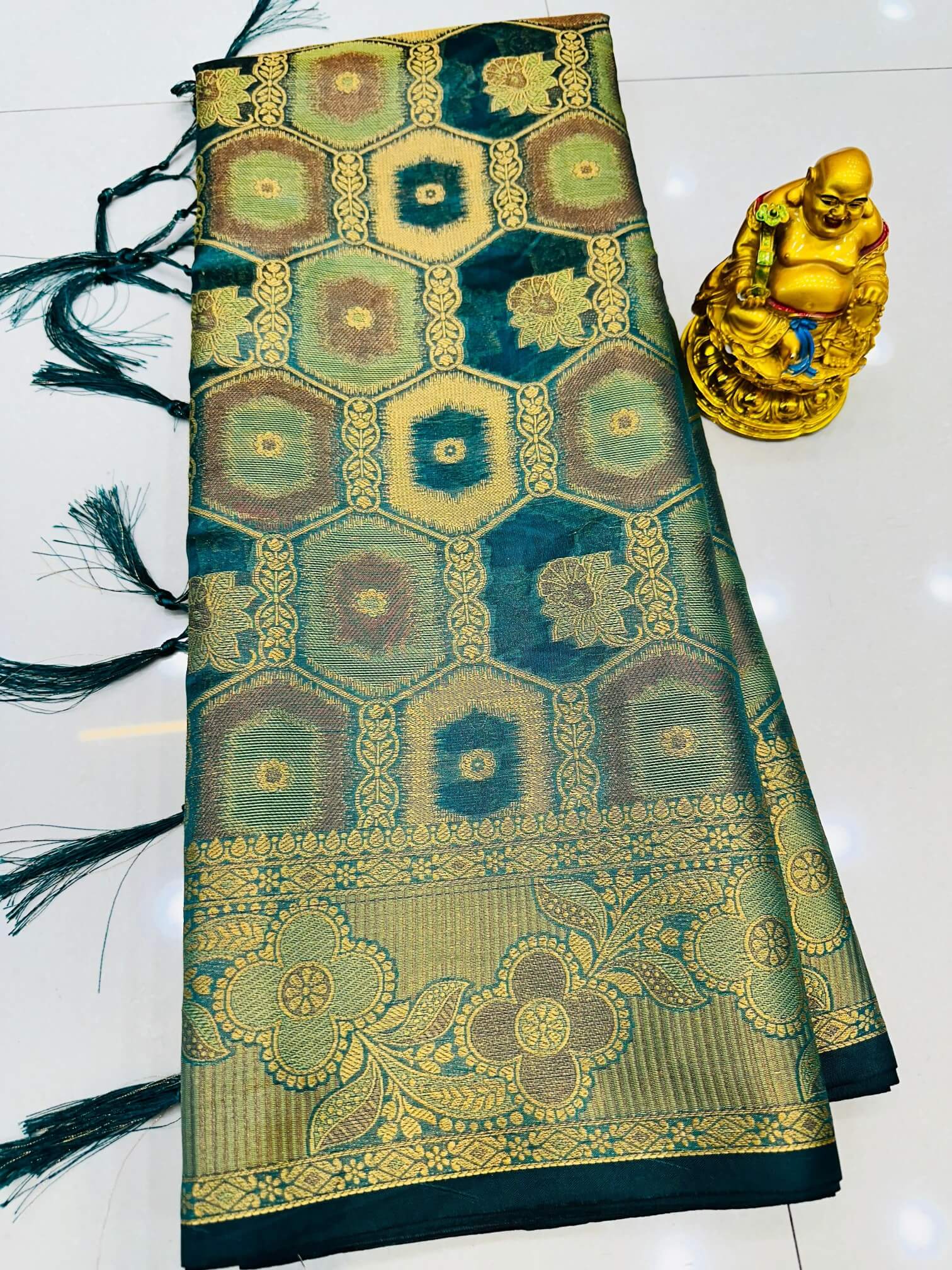 Fairytale Rama Organza Silk Saree With Adoring Blouse Piece