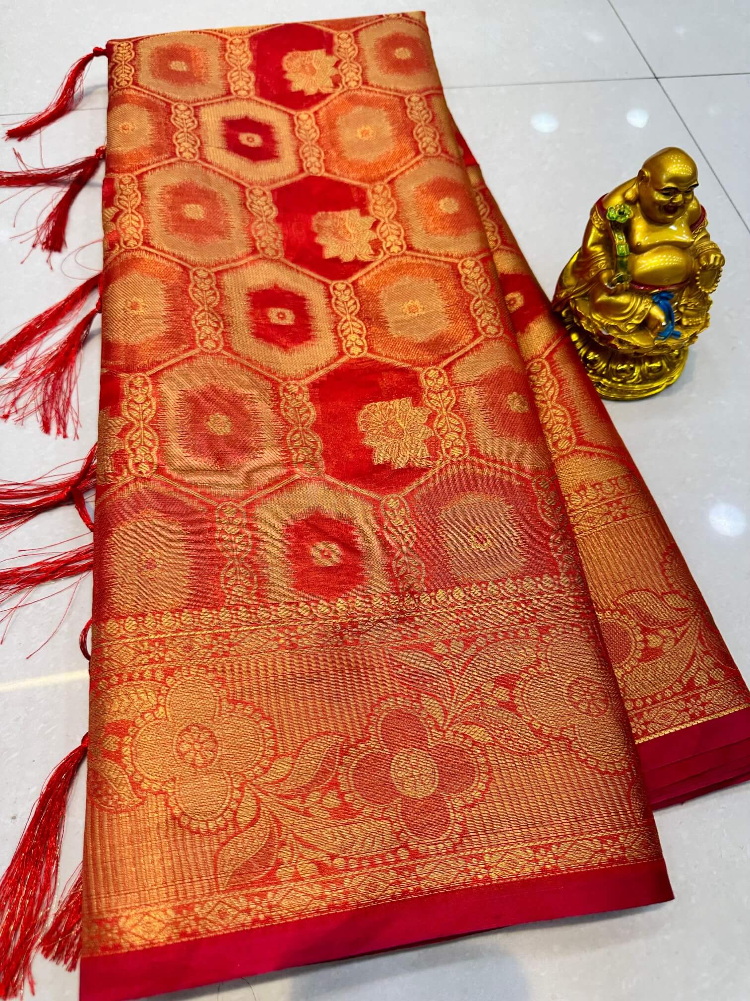 Mesmeric Red Organza Silk Saree With Ethnic Blouse Piece