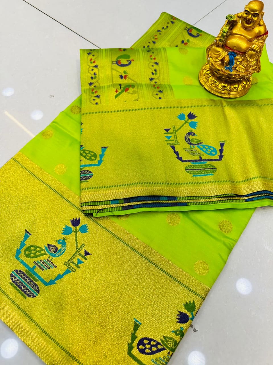 Enchanting Parrot Paithani Silk Saree With Splendiferous Blouse Piece