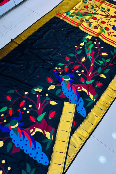 Captivating Black Paithani Silk Saree With Ravishing Blouse Piece