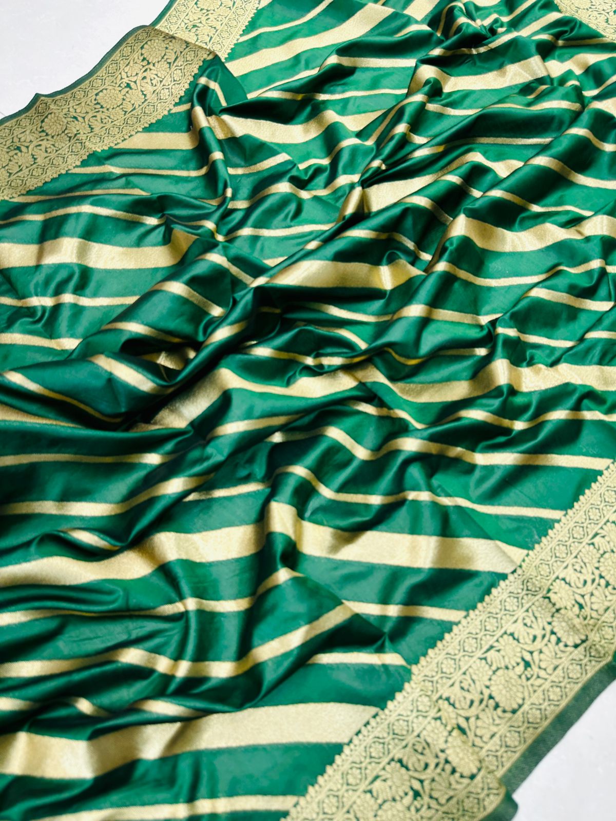 Comely Green Banarasi Silk Saree With Excellent Blouse Piece