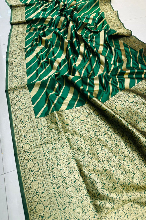 Load image into Gallery viewer, Comely Green Banarasi Silk Saree With Excellent Blouse Piece
