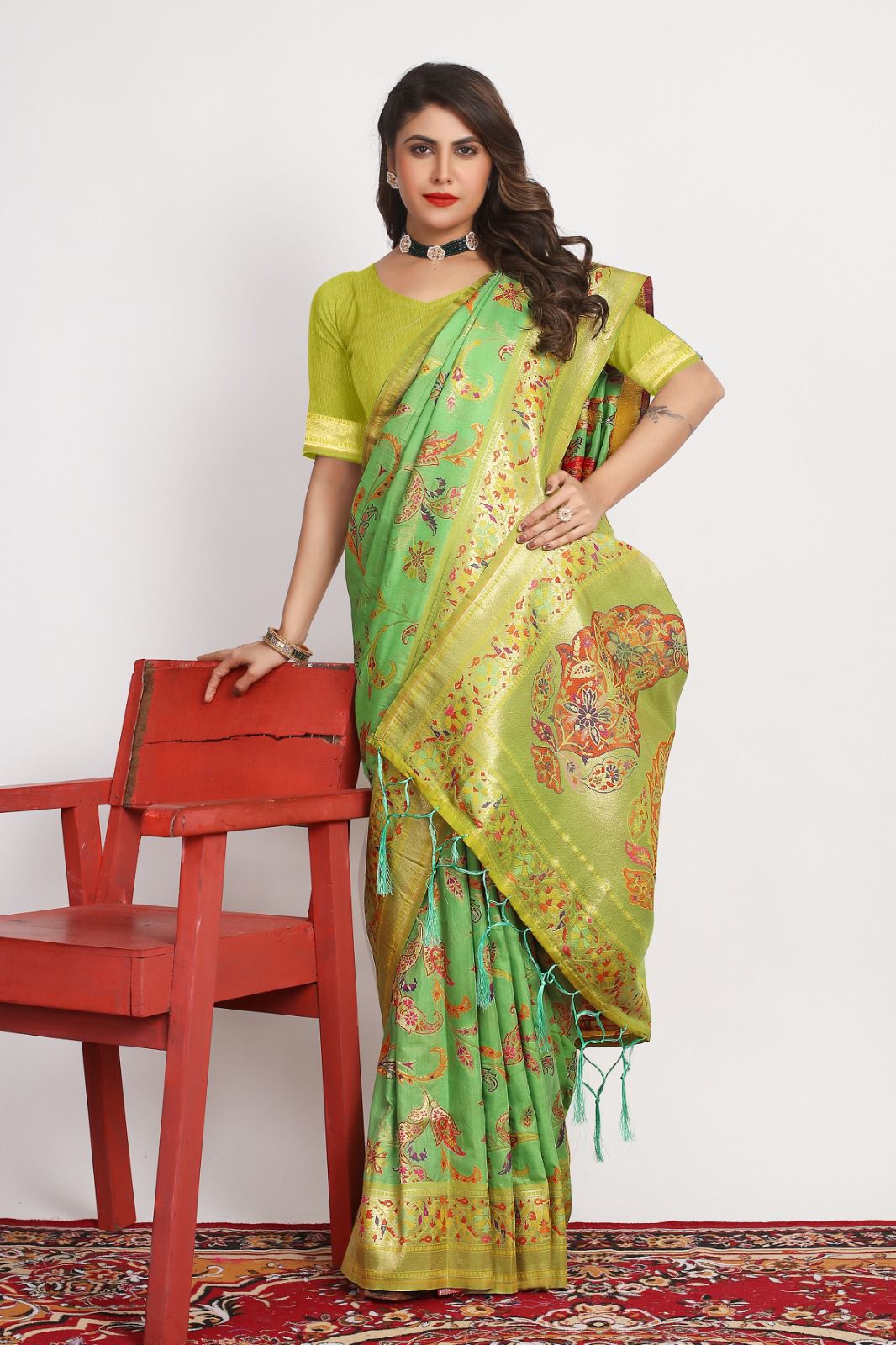 Groovy Parrot Pashmina saree With Majesty Blouse Piece