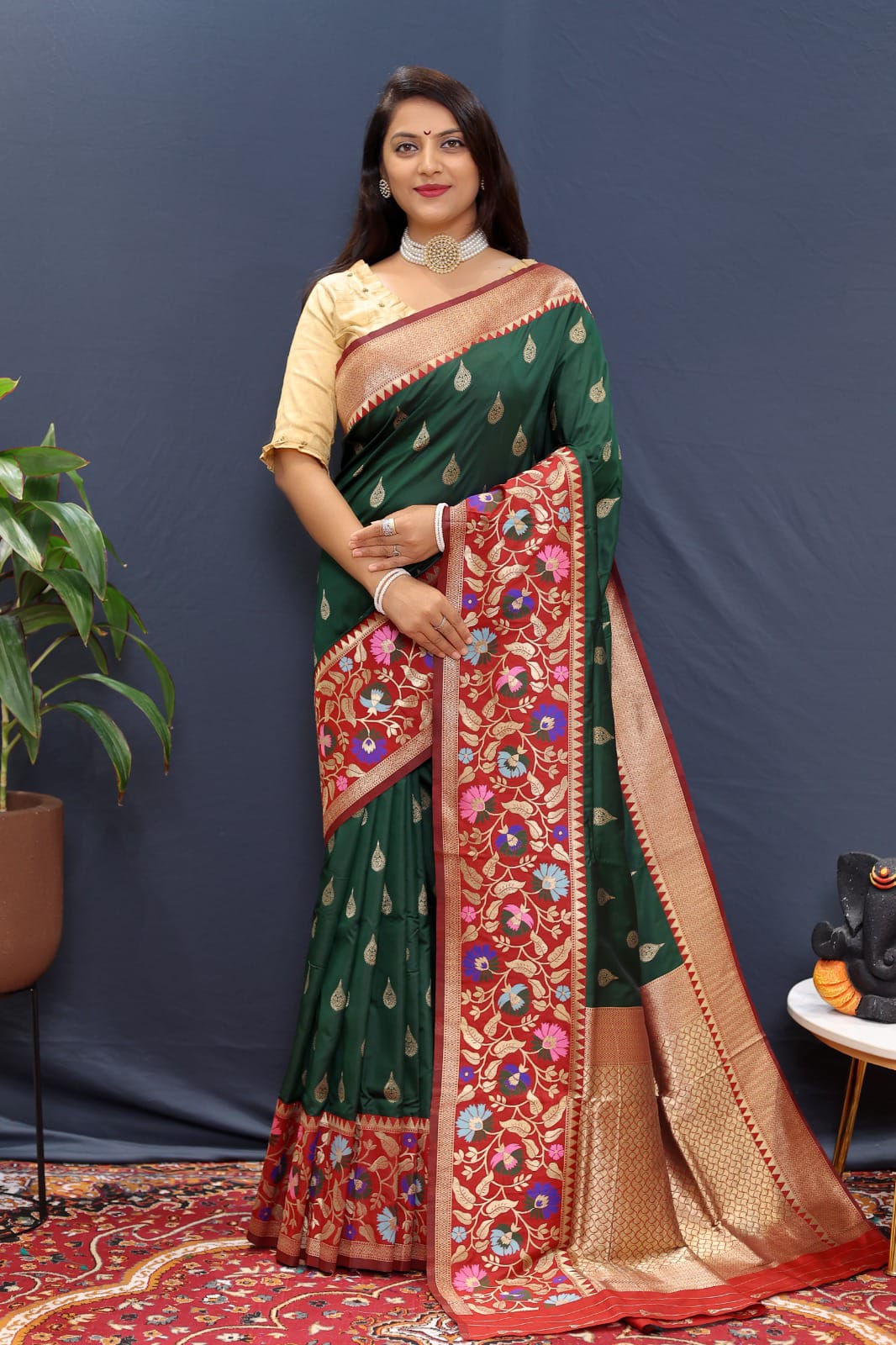 Redolent Dark Green Paithani Silk Saree With Glamorous Blouse Piece