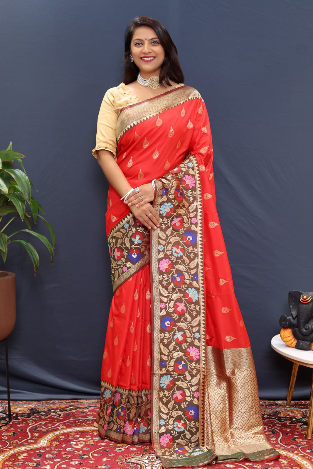 Mesmeric Red Paithani Silk Saree With Quixotic Blouse Piece