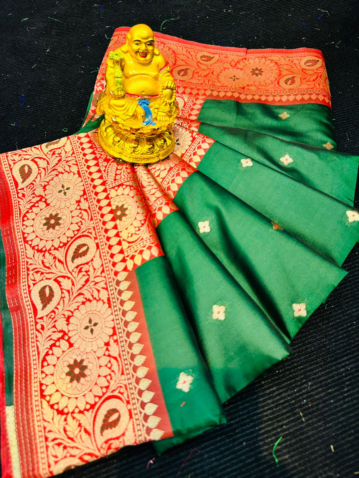 Invaluable Green Banarasi Silk Saree With Charming  Blouse Piece