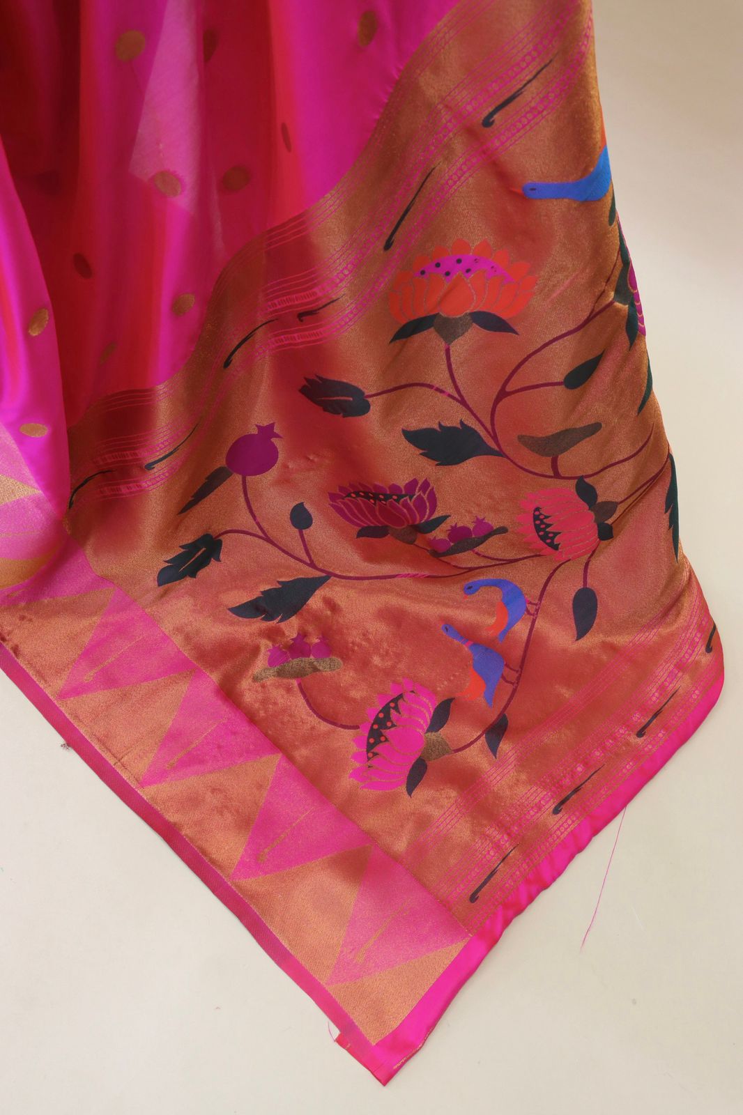 Moiety Dark Pink Paithani Silk Saree With Seraglio Blouse Piece